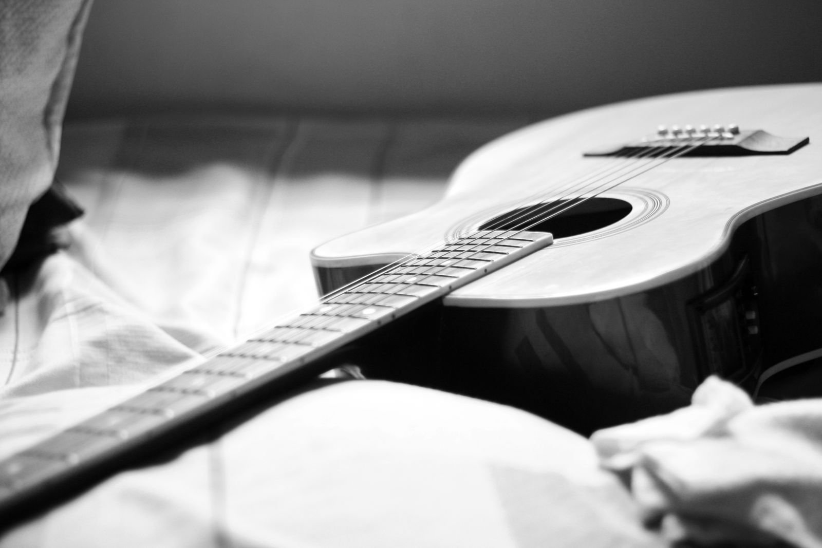 Yamaha acoustic guitar, photo 1 of 1