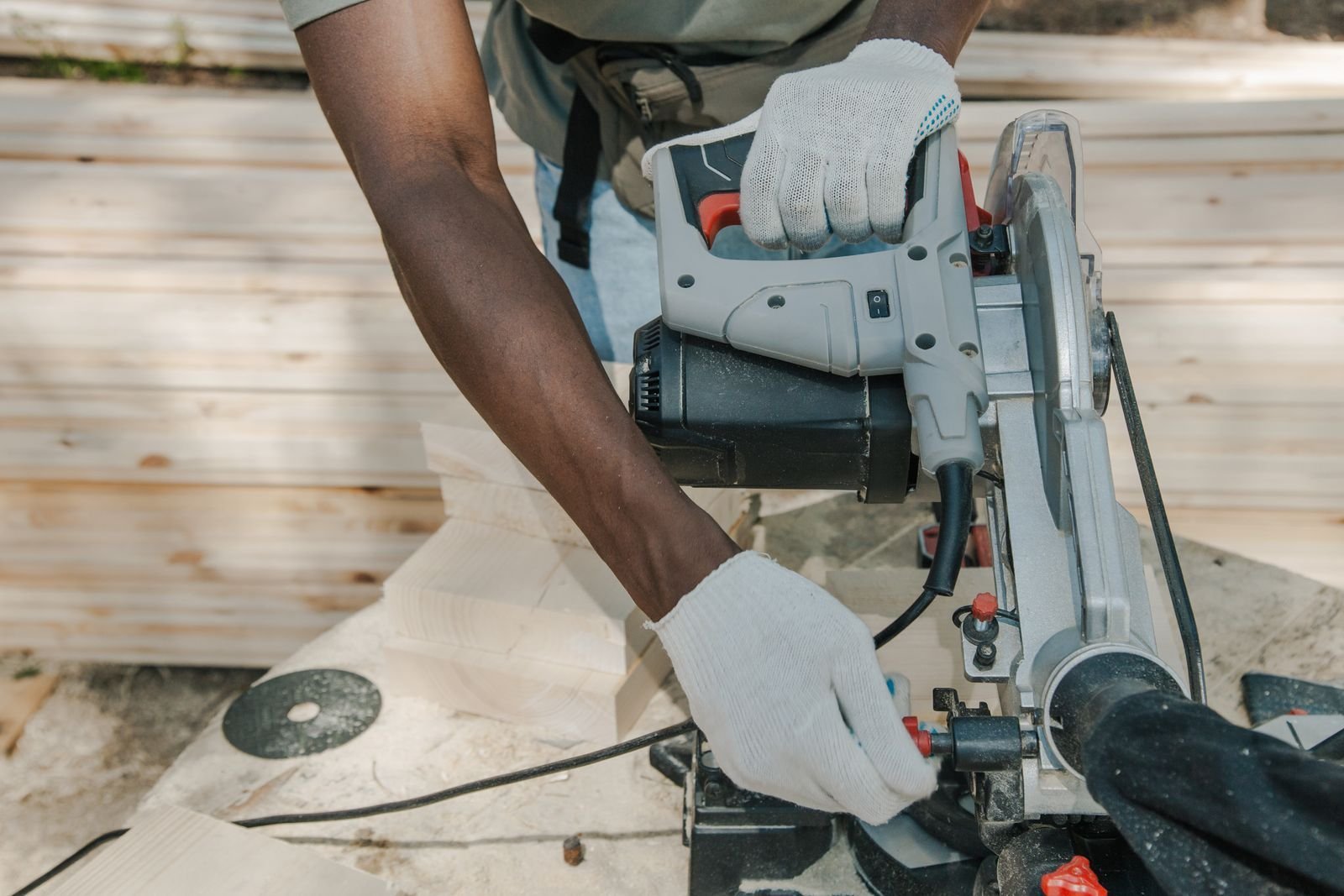 Bosch mitre saw, photo 1 of 1