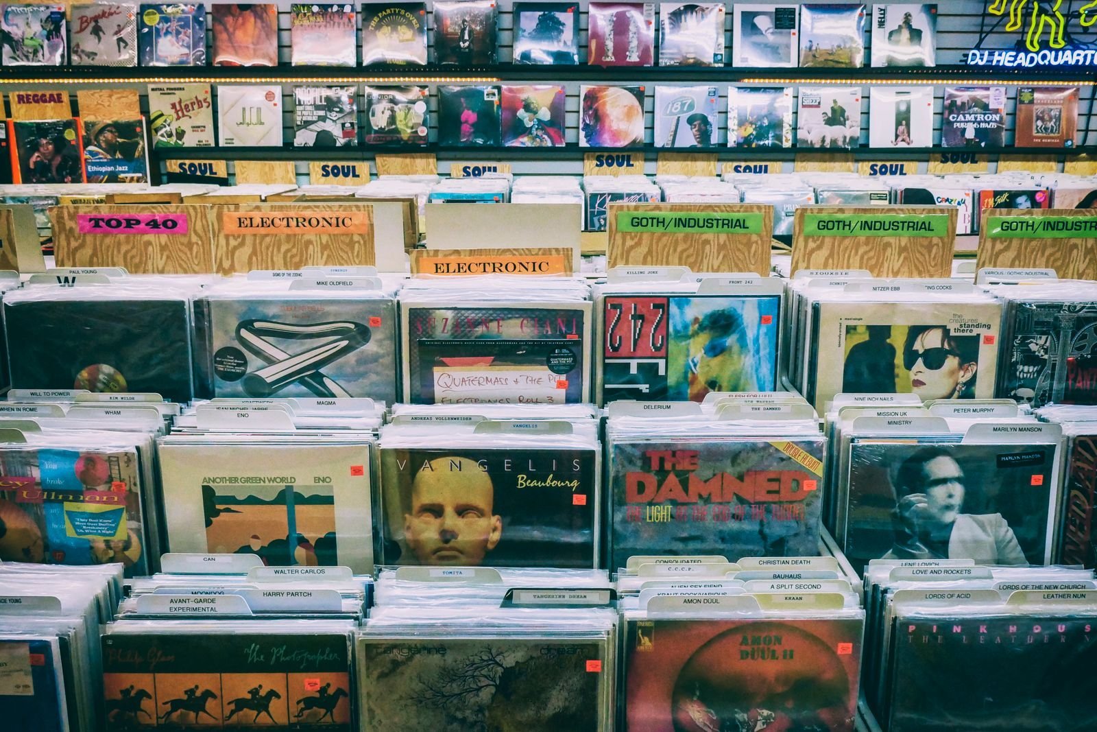 Vinyl records, 40 LPs of 70s rock, photo 1 of 1