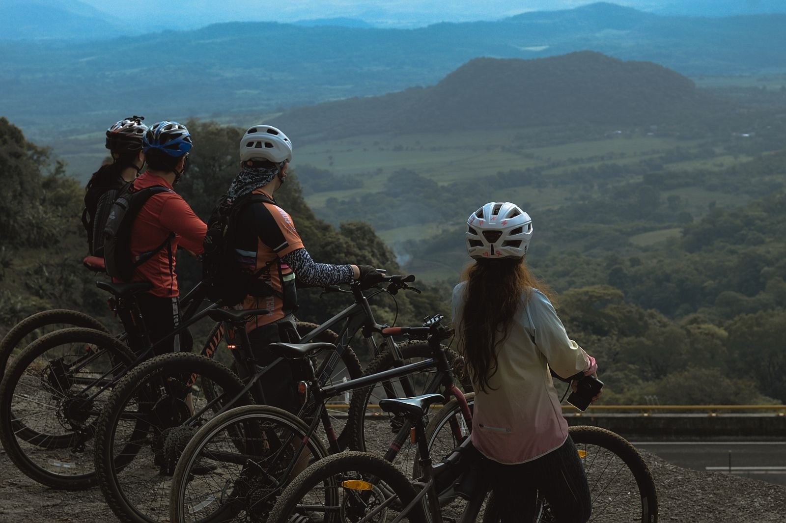 Mountain bike, full suspension, photo 1 of 1